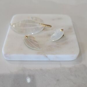 Delicate Mother-of-Pearl Leaf Earrings and Pendant Set - White